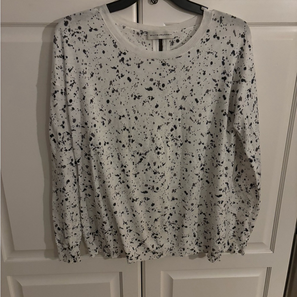 White + warren Colorblock Black and white Sweater Size medium. Zipper in back.